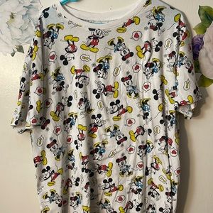 Fun Disney shirt. Only worn once